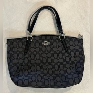 Coach Outline Signature Small Kelsey purse